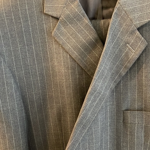Stafford Men’s pinstripe 100% wool suit - Picture 4 of 11